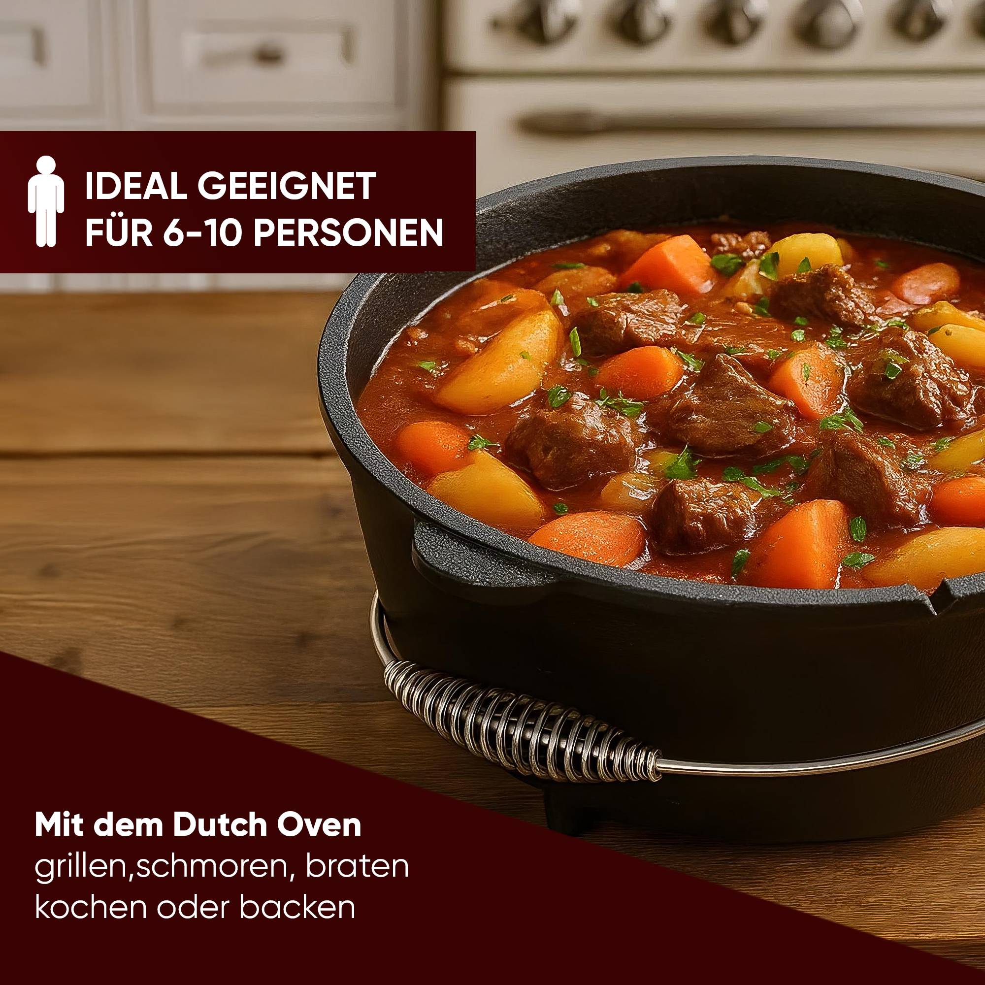 Ein Eintopf mit Gemüse und Fleisch in einem schwarzen Topf auf einer Holzoberfläche. Der Text lautet: „Ideal geeignet für 6-10 Personen. Mit dem Dutch Oven grillen, schmoren, braten oder kochen.