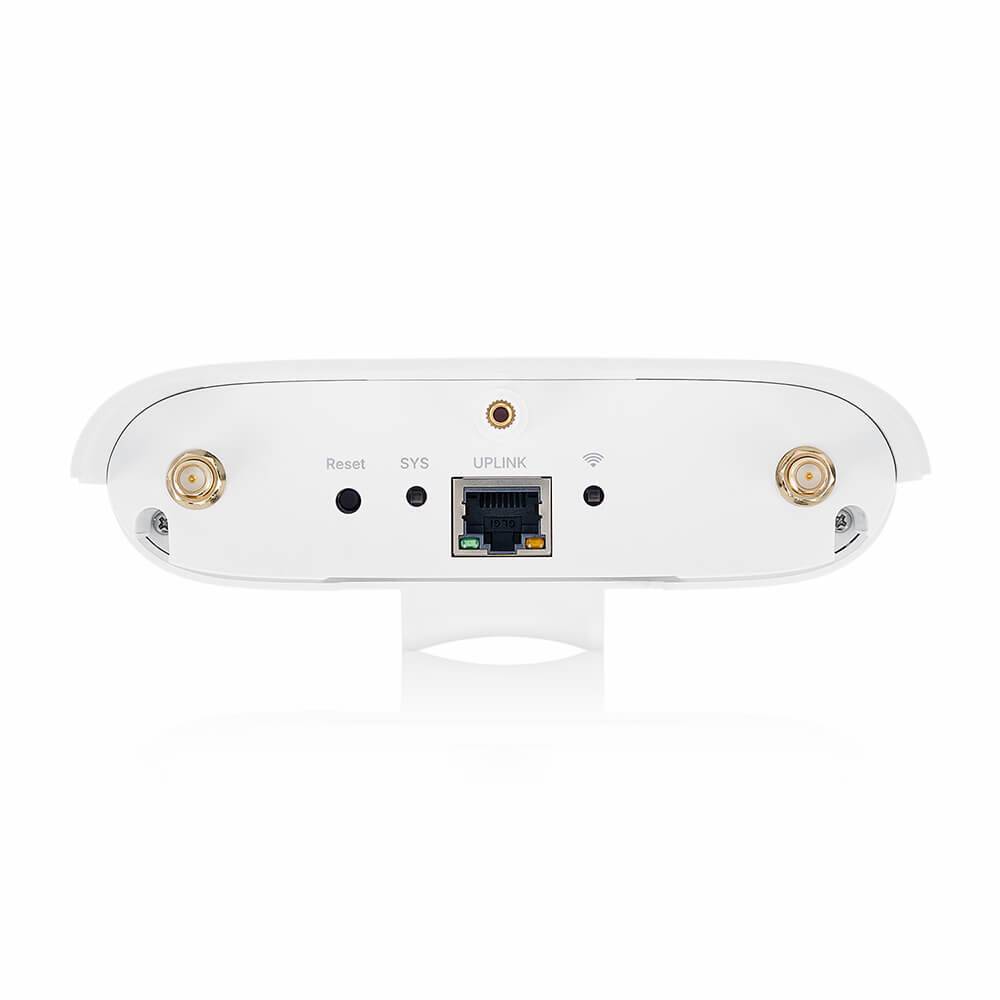 Frontansicht eines weißen kabellosen Zugangspunkts/Routers mit zwei Antennensteckern, Reset- und SYS-Tasten sowie einem Ethernet-Uplink-Anschluss.