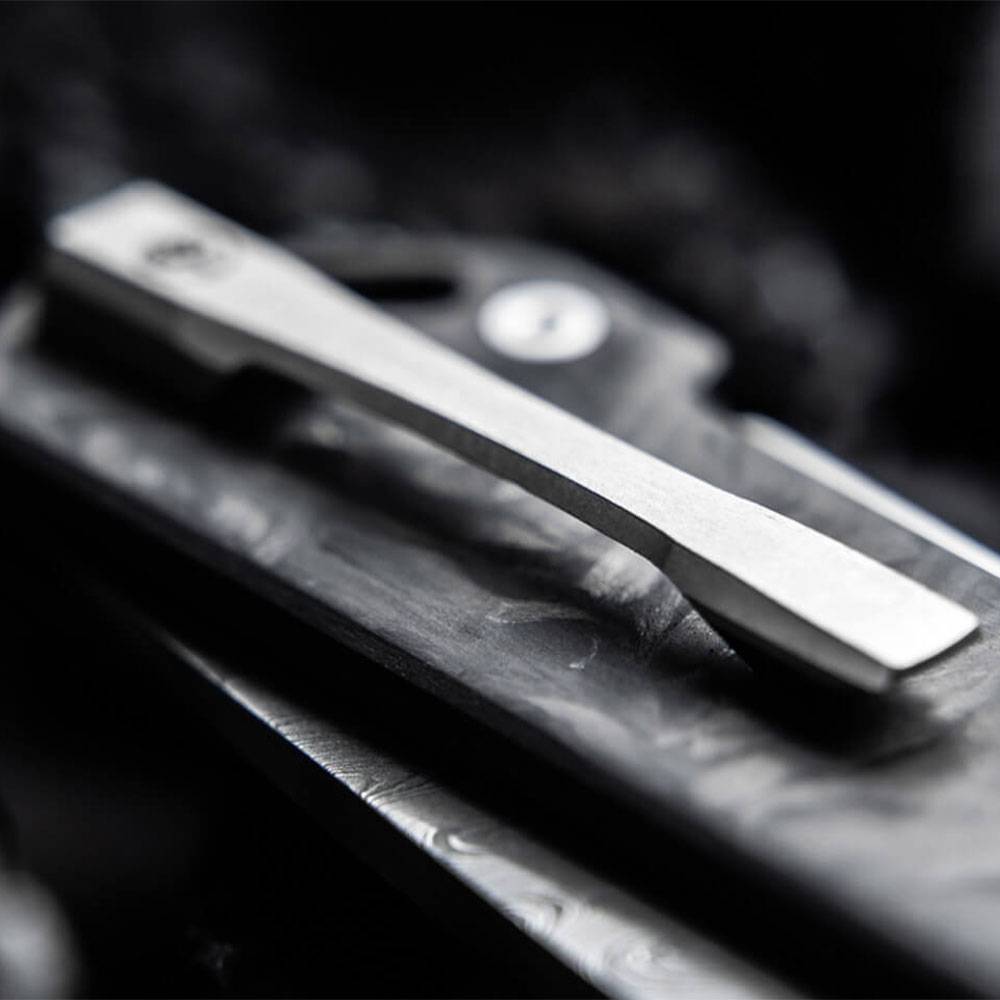 Böker Damast Jahresmesser 2026 - Kohlefaserschwarz