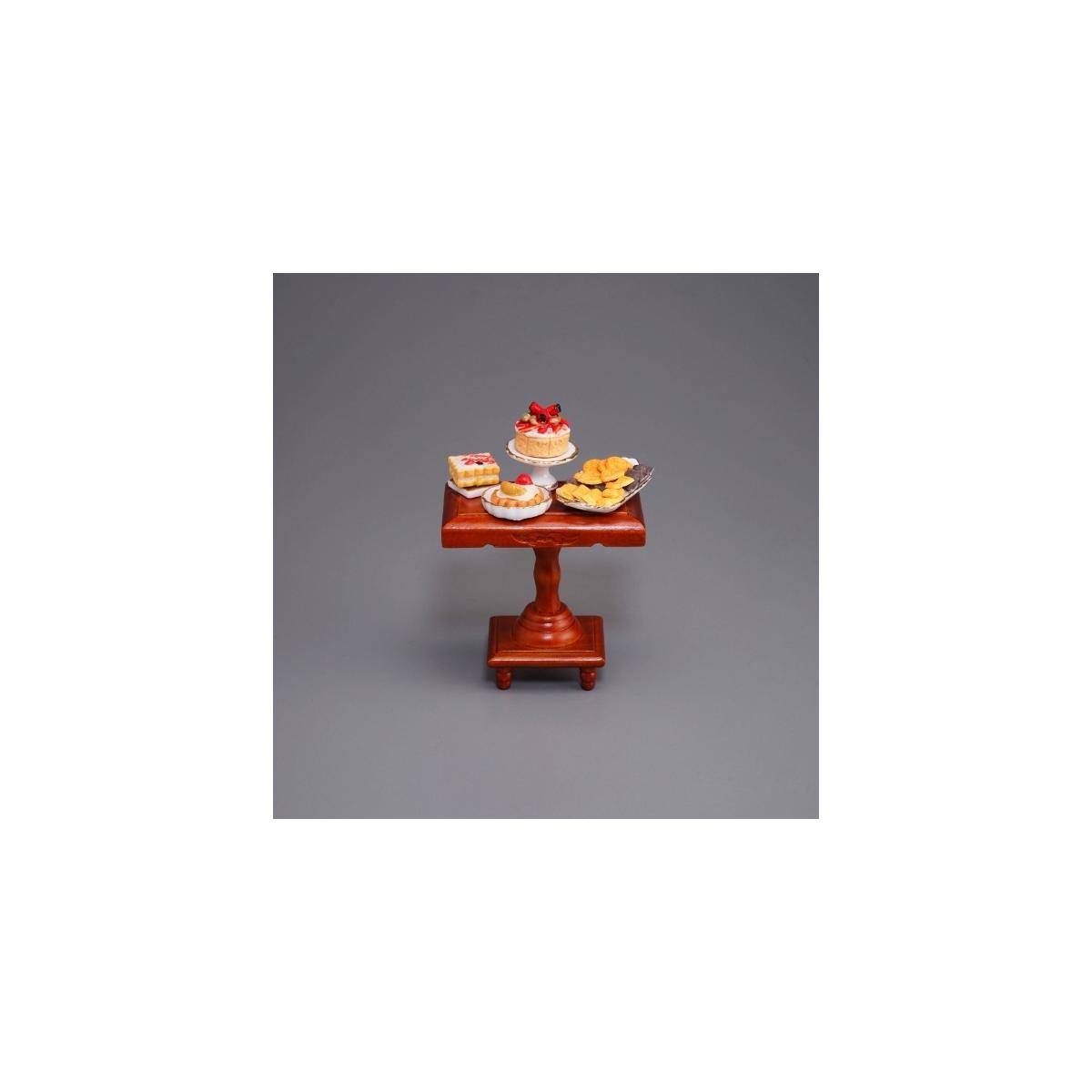 Kleines Kuchenbuffet mit verschiedenen Kuchen