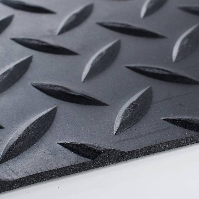 FLOORDIREKT Gummiläufer - Rutschfeste Oberfläche - Robust & Langlebig - Tränenblech-Struktur - 400 x 150 cm