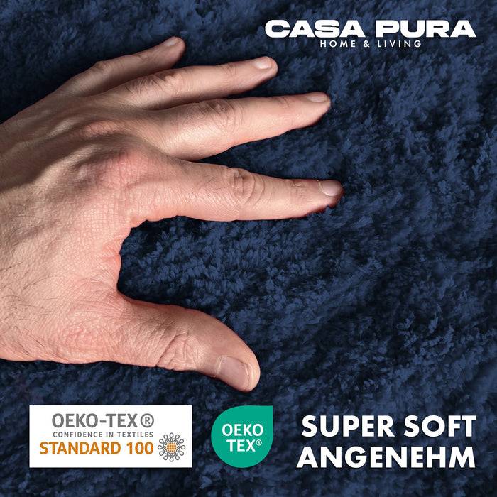 FLOORDIREKT Badematte Sky - Flauschiger Badvorleger mit dichtem Flor - Eckig - Dunkelblau - 70 x 120 cm