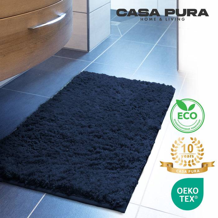 FLOORDIREKT Badematte Sky - Flauschiger Badvorleger mit dichtem Flor - Eckig - Dunkelblau - 70 x 120 cm