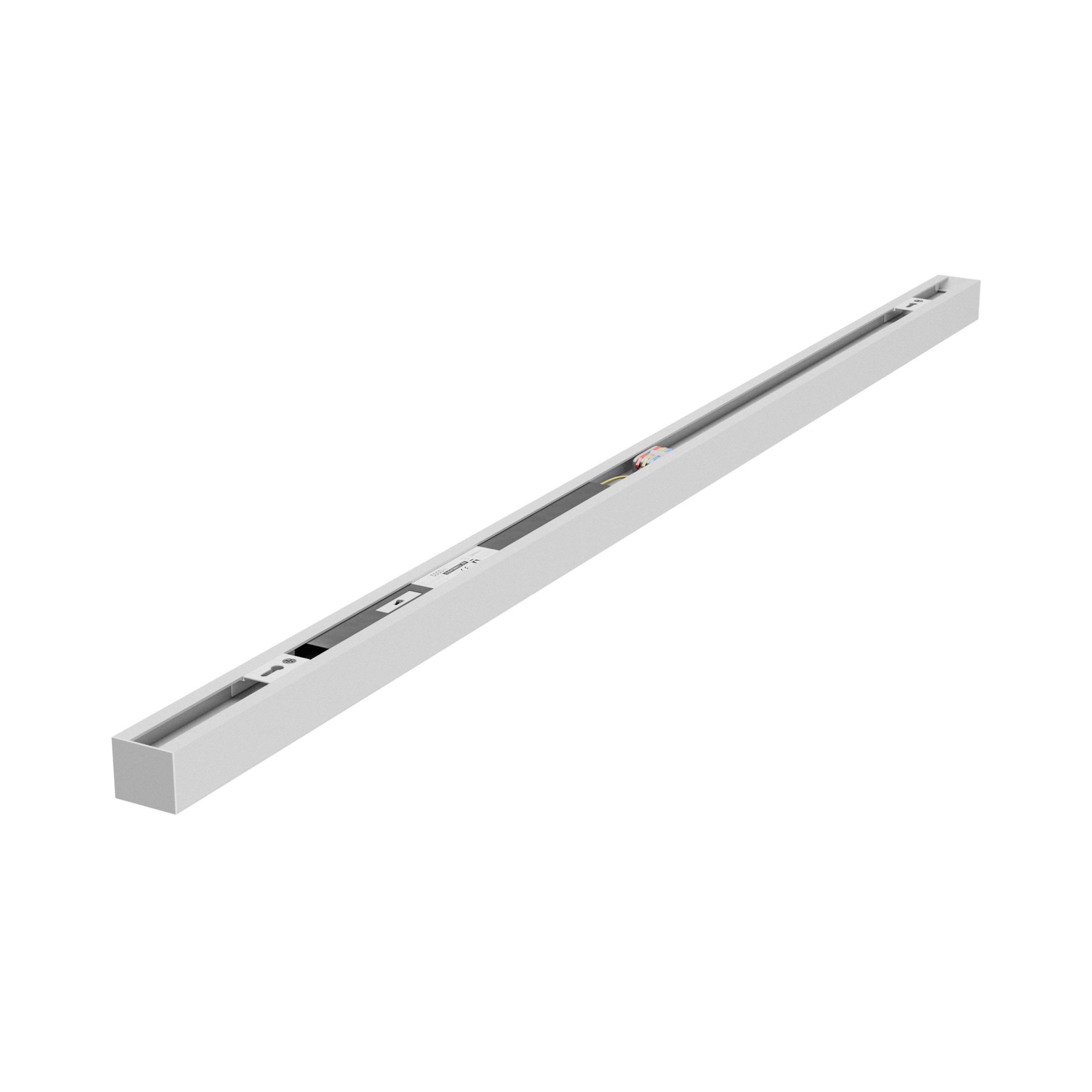 Eine lange silberne Metallschiene oder ein Gleis, das diagonal auf weißem Hintergrund gezeigt wird.