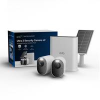 Arlo Ultra 3 Sicherheitskamera-Set mit zwei Kameras, Basisstation und Solar-Panel-Ladegerät, dargestellt mit Produktbox.