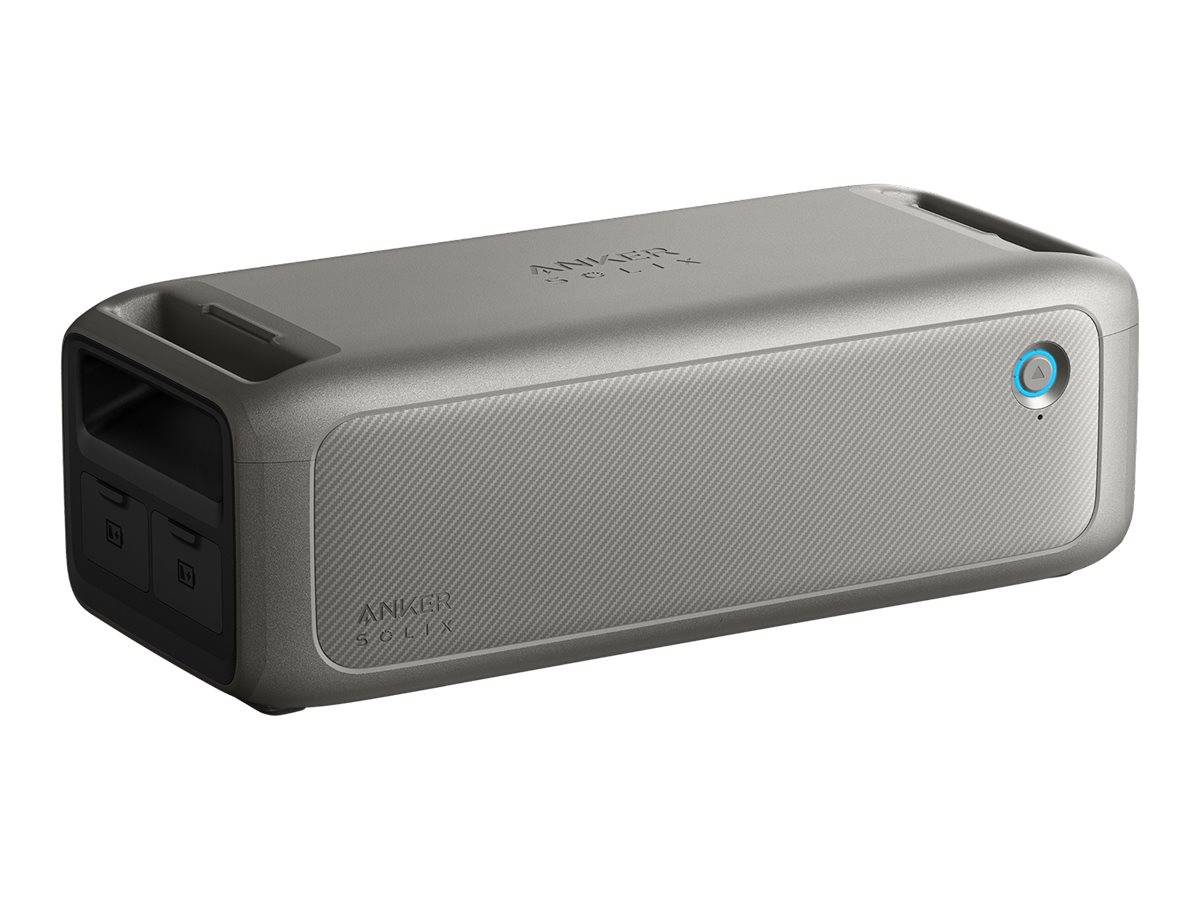 Grauer rechteckiger Anker Soundcore Bluetooth-Lautsprecher in Dreiviertelsicht auf weißem Hintergrund, mit blau beleuchteter Einschalttaste auf der Vorderseite.