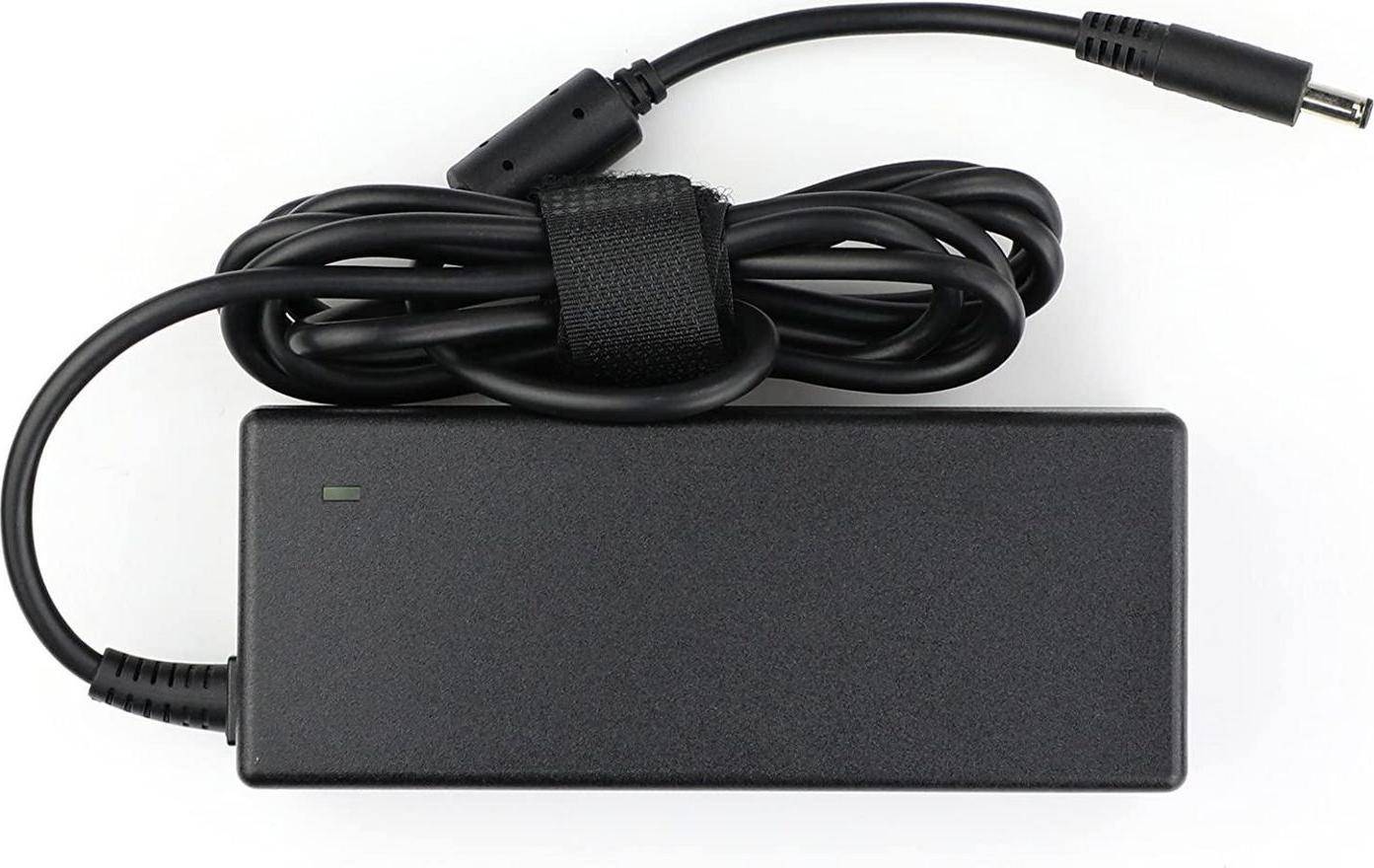 Ein schwarzer Laptop-Stromadapter mit angebrachtem Kabel, das ordentlich mit einem Klettverschluss-Band umwickelt ist.