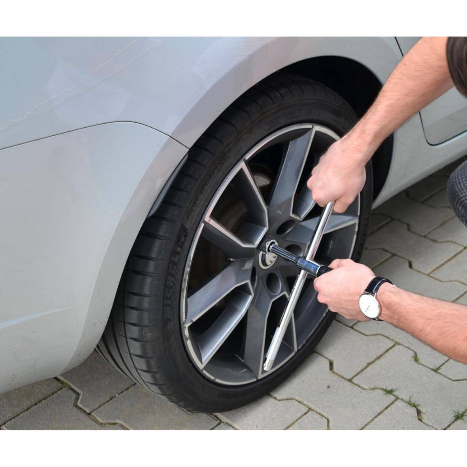 Radmutternschlüssel mit Stecknüssen + Tasche