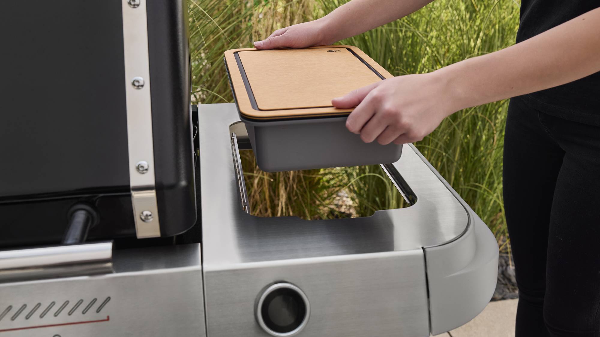 Weber Aufbewahrungsbox mit Schneidebrett