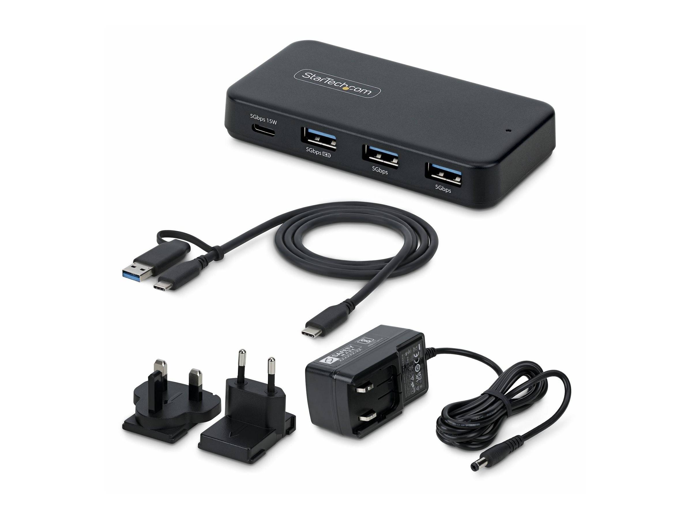 Schwarzer USB-C-Hub mit HDMI, Ethernet und drei USB-A-Anschlüssen, dargestellt mit USB-C-Kabel und Netzteil mit austauschbaren Steckern.