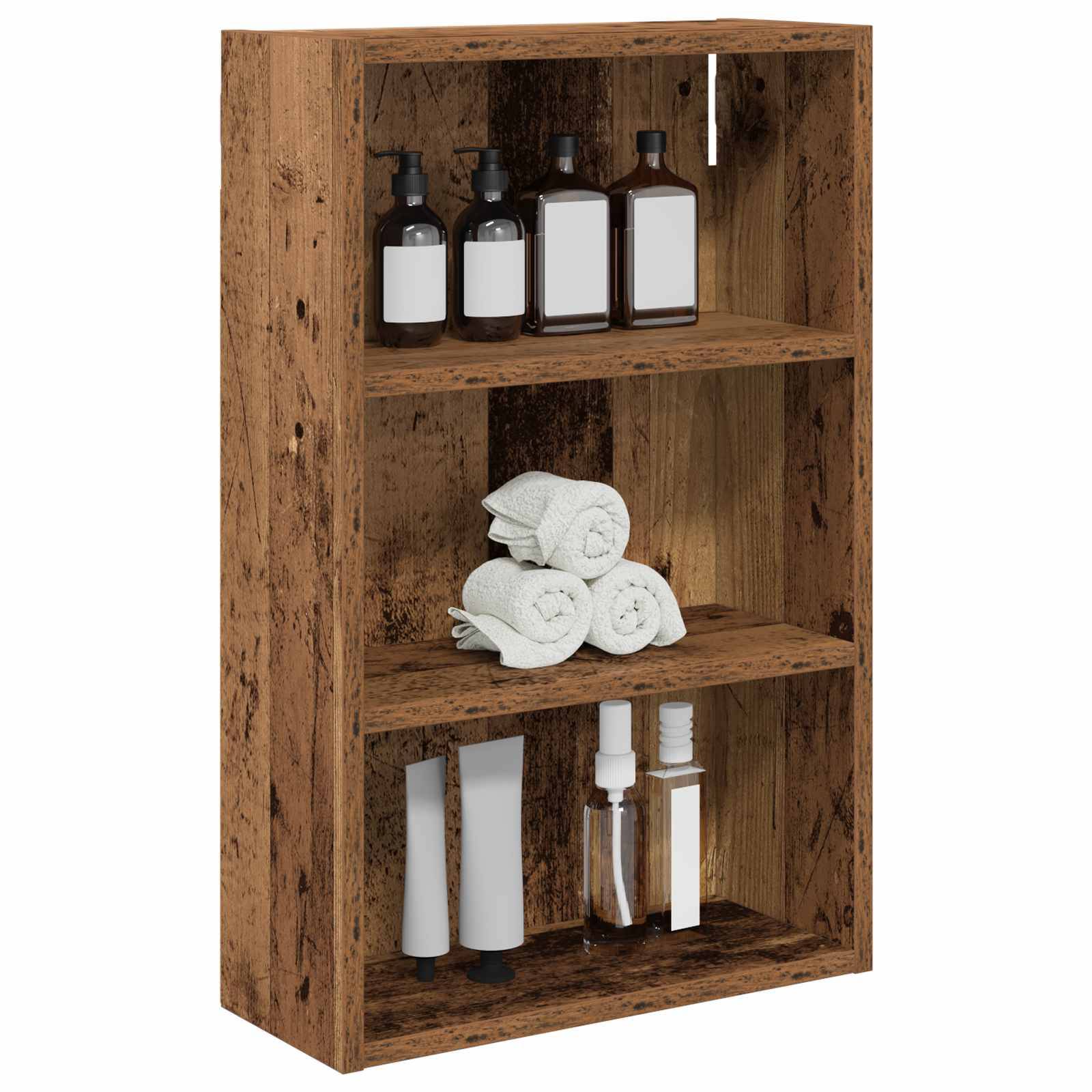Holzwandregal mit vier beschrifteten Flaschen oben, aufgerollten weißen Handtüchern in der Mitte und Toilettenartikeln auf dem unteren Regal.