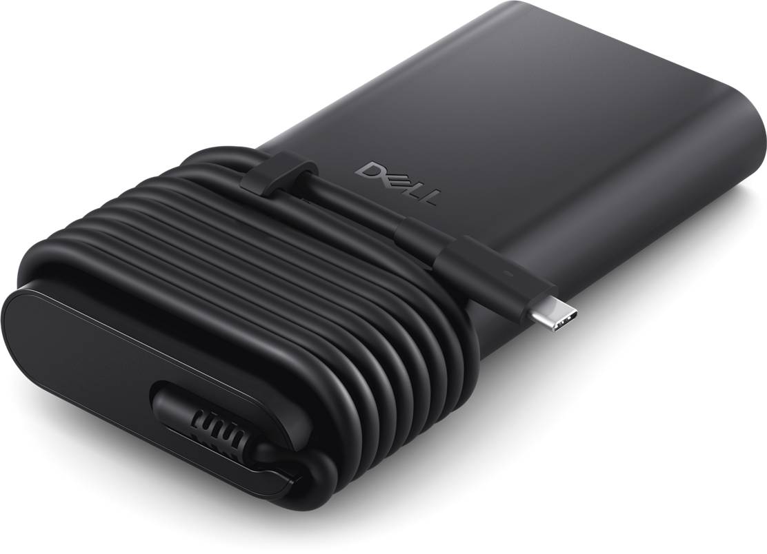 Schwarzer Dell USB-C-Netzteil mit aufgewickeltem Kabel und sichtbarem Steckende, vor dunklem Hintergrund dargestellt.