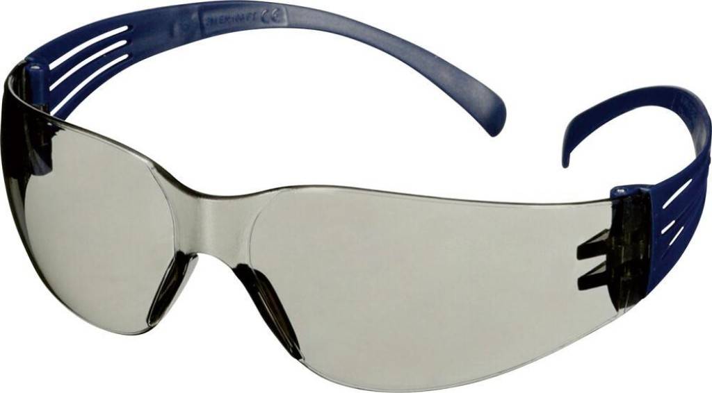 3M� Brille SecureFit� 100Eigenschaften Sportliches Design mit blauen Bügeln Geschlitze Rippen im Bügel für komfortablen Druckausgleich