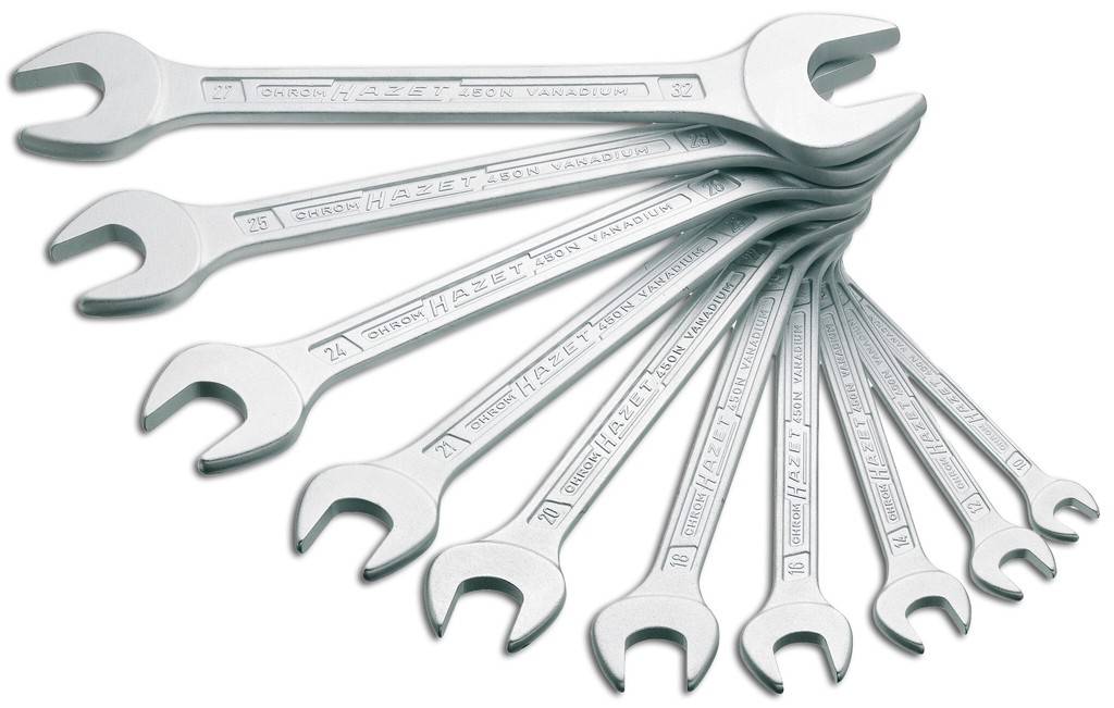 Oberfläche verchromtDIN 3110, ISO 10102Made In GermanyAbtrieb Außen Sechskant ProfilSchlüsselweite 6x727x32Netto-Gewicht kg 1.94 kgAnzahl Werkze