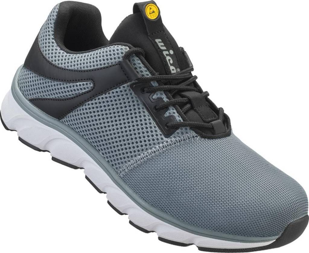 Ein grau-schwarzer Sportschuh mit Mesh-Design und gepolsterter Sohle, für das Laufen konzipiert, auf weißem Hintergrund präsentiert.