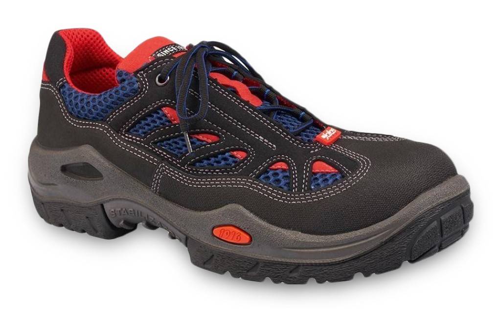 Ein schwarzer und roter Sportschuh mit atmungsaktivem Meshstoff, blauen Schnürsenkeln und einer robusten Gummisohle, die für Stabilität und Halt konzipiert ist.