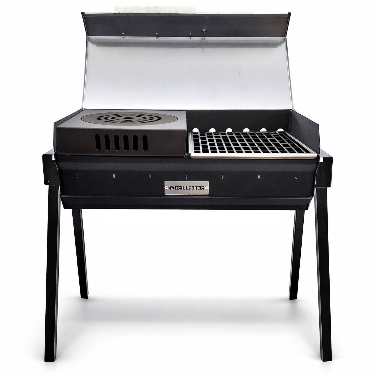 Ein schwarzer, rechteckiger Metallgrill mit vier Beinen. Er hat einen kreisförmigen Brenner auf der linken Seite und ein Metallgrillrost auf der rechten Seite.