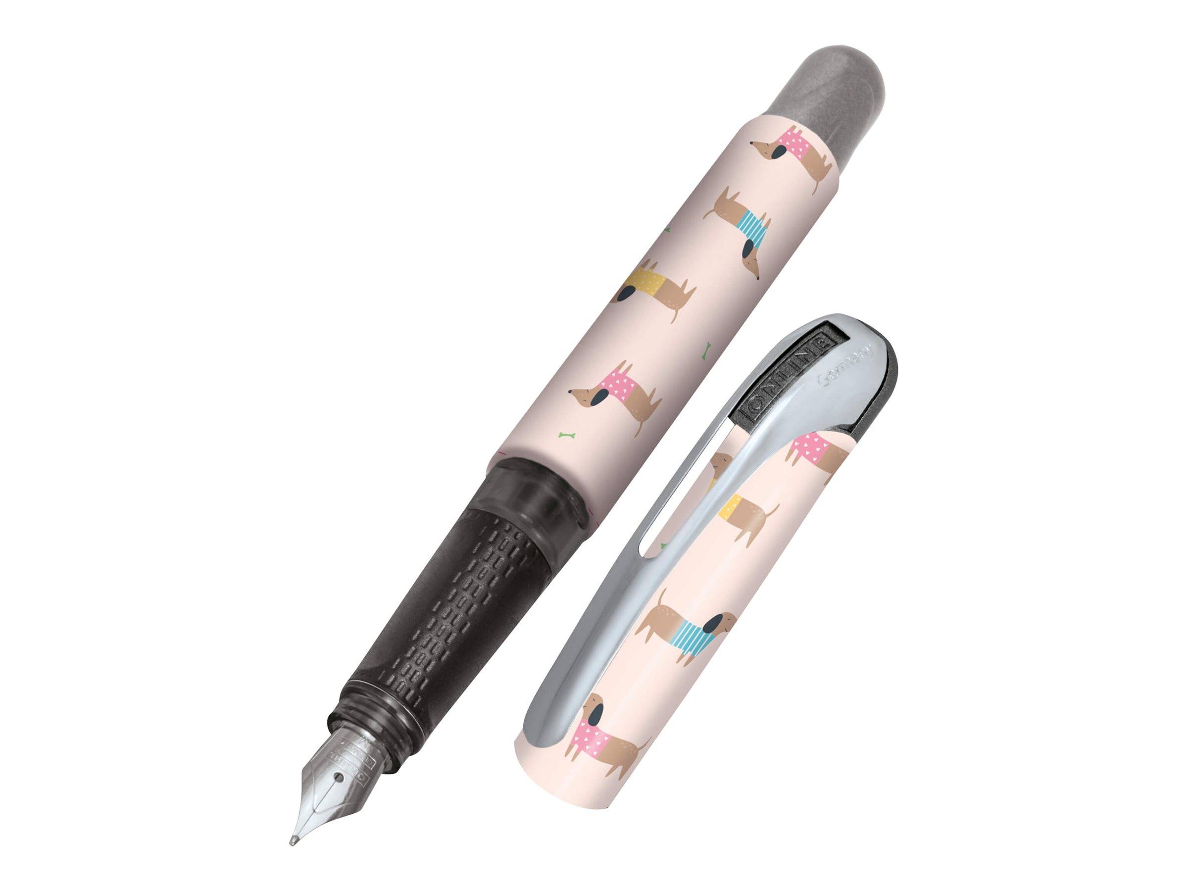 Ein gemusterter Füllfederhalter mit passender Kappe, gezeigt ohne Kappe mit sichtbarer Feder und verziert mit kleinen Dackelillustrationen.
