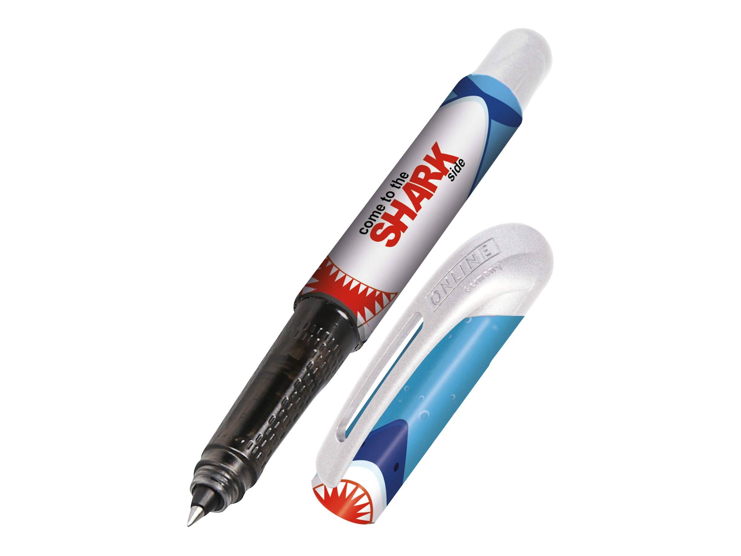 Blauer und schwarzer Sharpie-Stift mit daneben abgebildeter Kappe auf weißem Hintergrund.