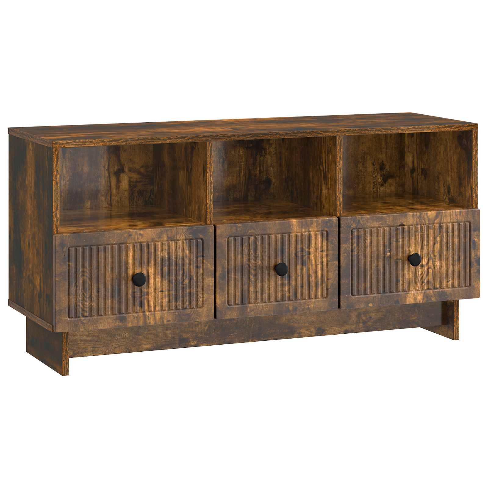 Rustikales Holz-Sideboard mit drei offenen Regalen und drei unteren Schubladen mit runden schwarzen Griffen auf weißem Hintergrund.