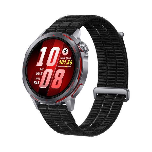 Eine schwarze Smartwatch mit rotem digitalem Sportdisplay, das die Uhrzeit, wöchentliche Kilometer und andere Fitnessdaten auf einem gewebten schwarzen Armband anzeigt.