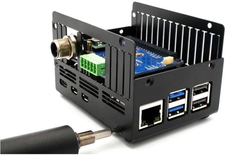 BerryBase Gehäuse für Raspberry Pi 5, für NVMe HATs, eloxiertes Aluminium, sandgestrahlt, schwarz