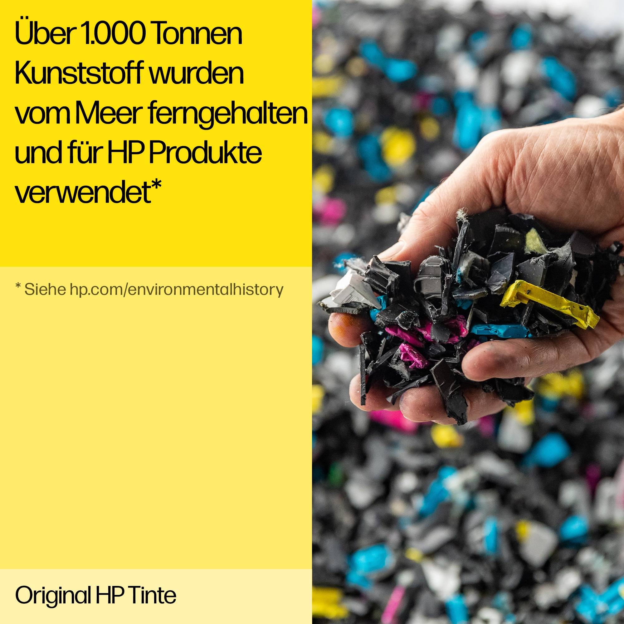 Hand hält recycelte Kunststoffpellets; deutscher Text besagt, dass über 1.000 Tonnen Kunststoff aus dem Meer ferngehalten und für HP-Produkte verwendet wurden.