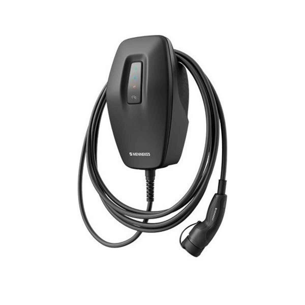 Tragbares EV-Ladekabel mit schwarzem Steuerkasten und angebrachtem Stecker, auf weißem Hintergrund dargestellt.