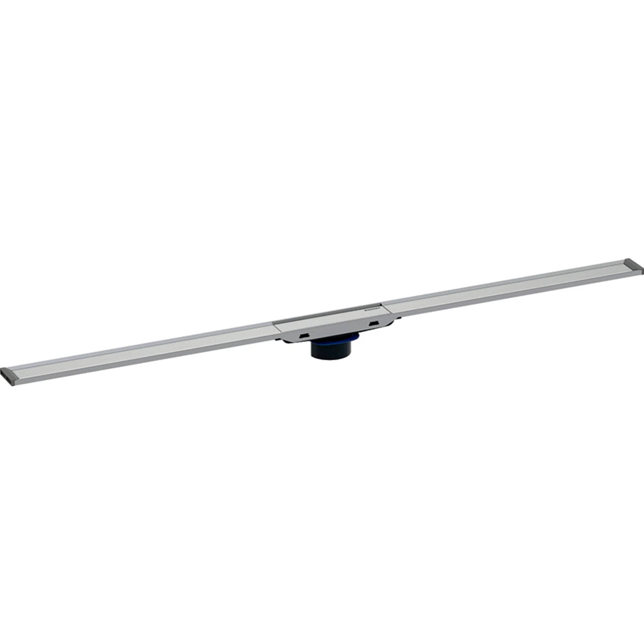 Langer linearer metallischer Entwässerungskanal mit zentralem Auslassrohr, gezeigt auf weißem Hintergrund.