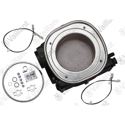 Automobilersatzteil-Set mit einem runden Metallgehäuse, zwei schwarzen Kabeln und verschiedenen Ringen, Clips und Halterungen auf weißem Hintergrund.
