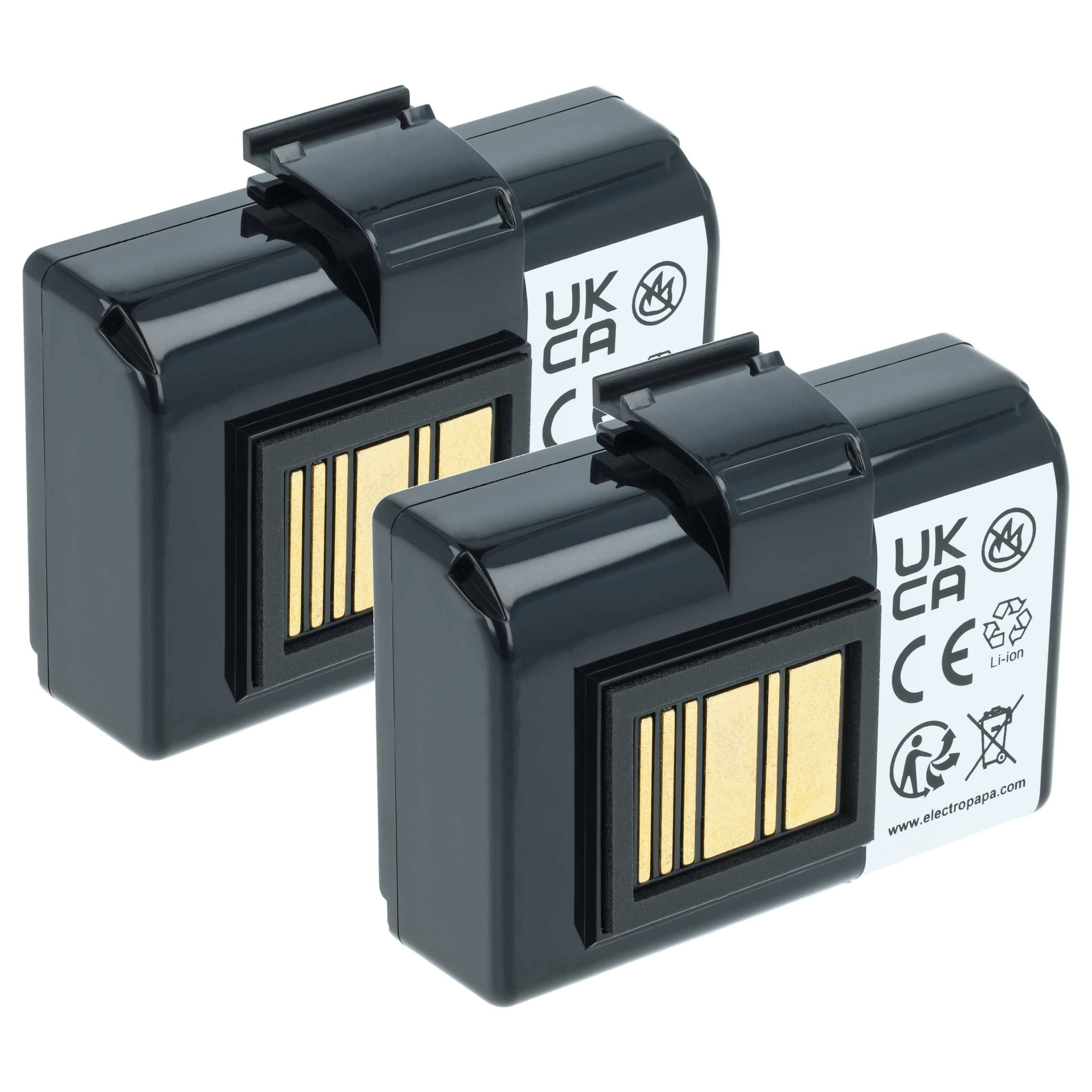 Zwei schwarze wiederaufladbare Akkupacks mit vergoldeten Kontaktterminals und UKCA-/CE-Zertifizierungsetiketten, nebeneinander dargestellt.
