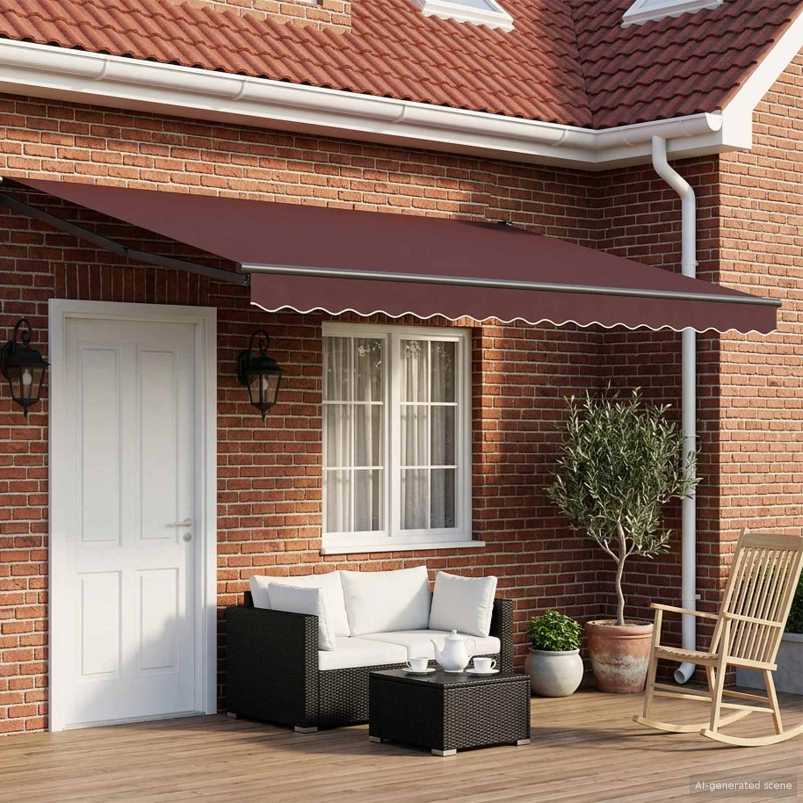 Patiohaus aus Ziegeln mit einer kastanienbraunen Markise, weißer Tür und Fenster, Außensofa-Set, Topfpflanzen und einem Holzstuhl.