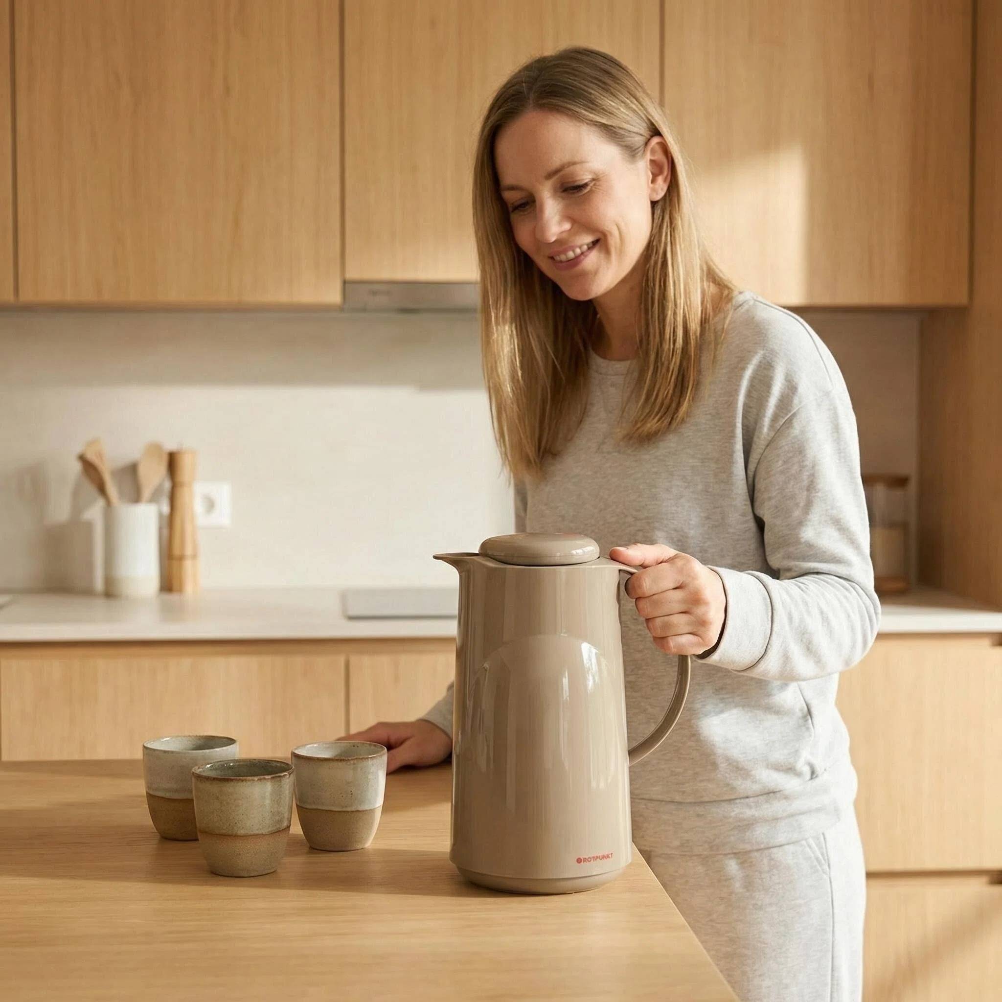 ROTPUNKT Isolierkanne 1L - 300 Marla - BPA-frei - Für Tee und Kaffee - Braun