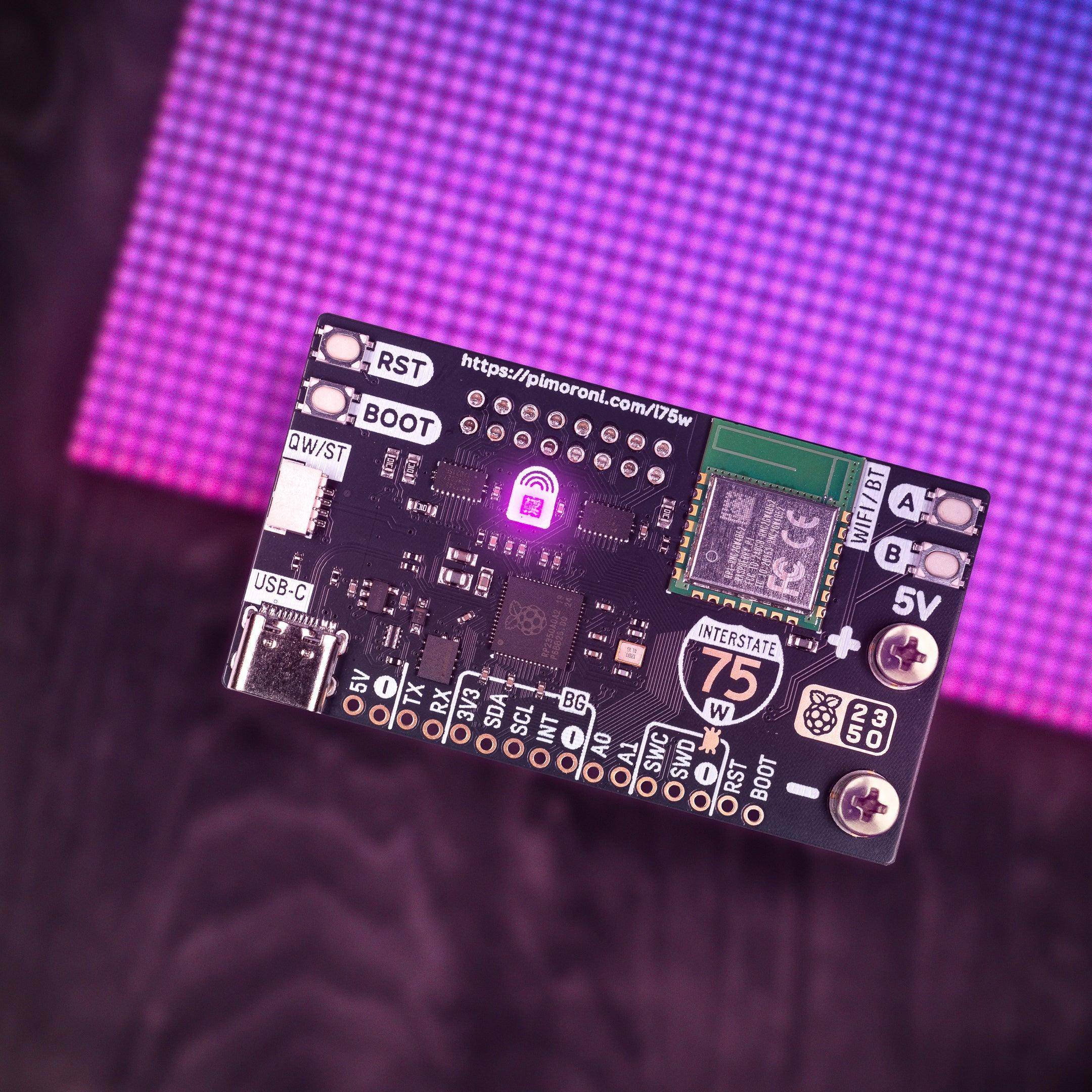 Pimoroni Interstate 75W RGB LED Matrix-Treiberboard, RP2350A, HUB75, WiFi Bluetooth, USB-C, 3,3V-5V