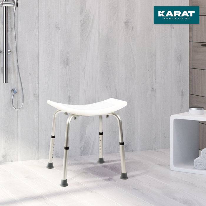 KARAT Duschhocker Noah Plus - Höhenverstellbarer Duschsitz mit rutschhemmenden Standfüßen - Perforierte Sitzfläche - Belastbar bis 136 kg