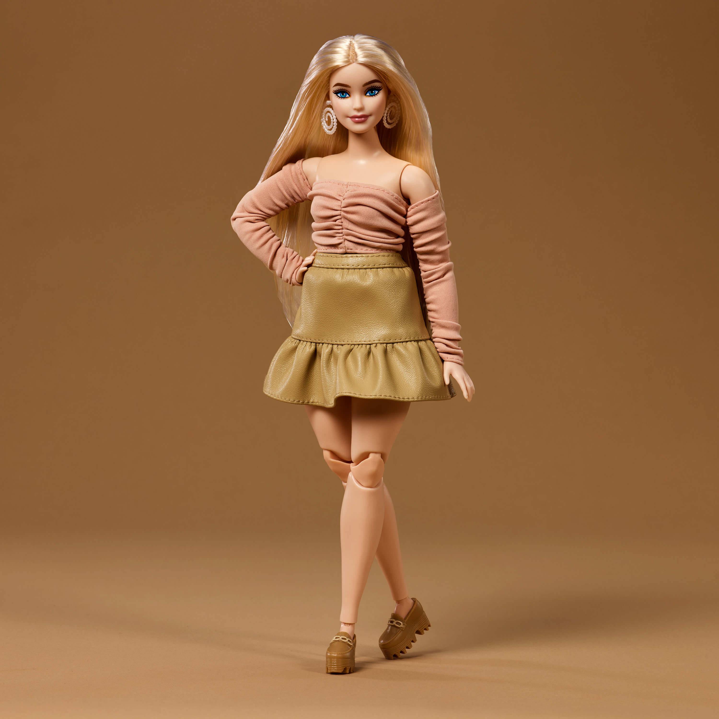 Mattel JJX37 - Barbie Signature Barbie Basics You Create Neutral Kit 03