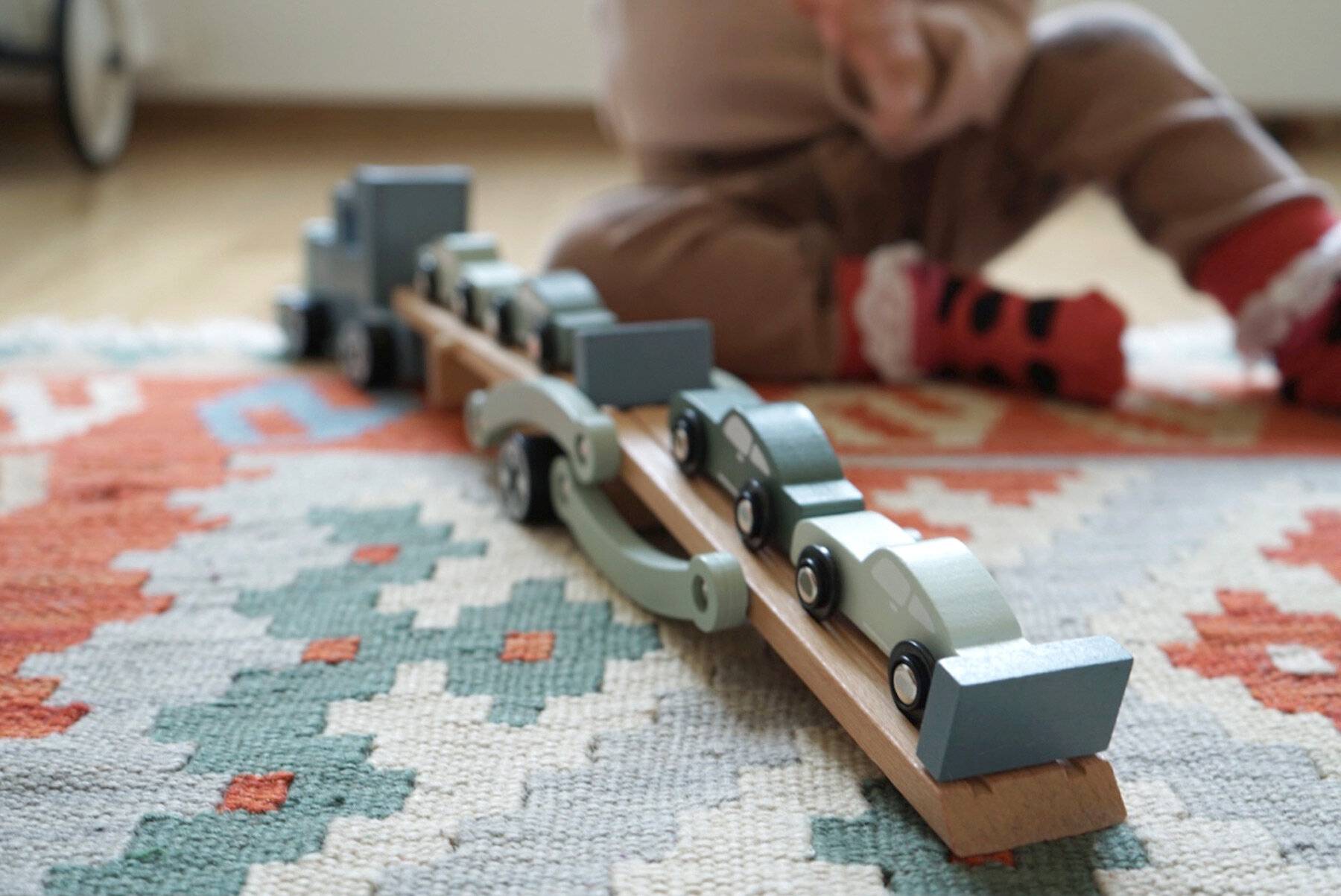 small foot Autotransporter Chicago aus Holz, mit beweglicher Laderampe
