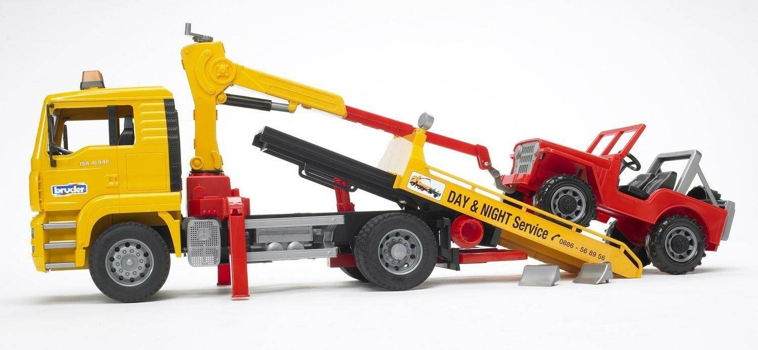 bruder MAN TGA Abschlepp-LKW mit Geländewagen