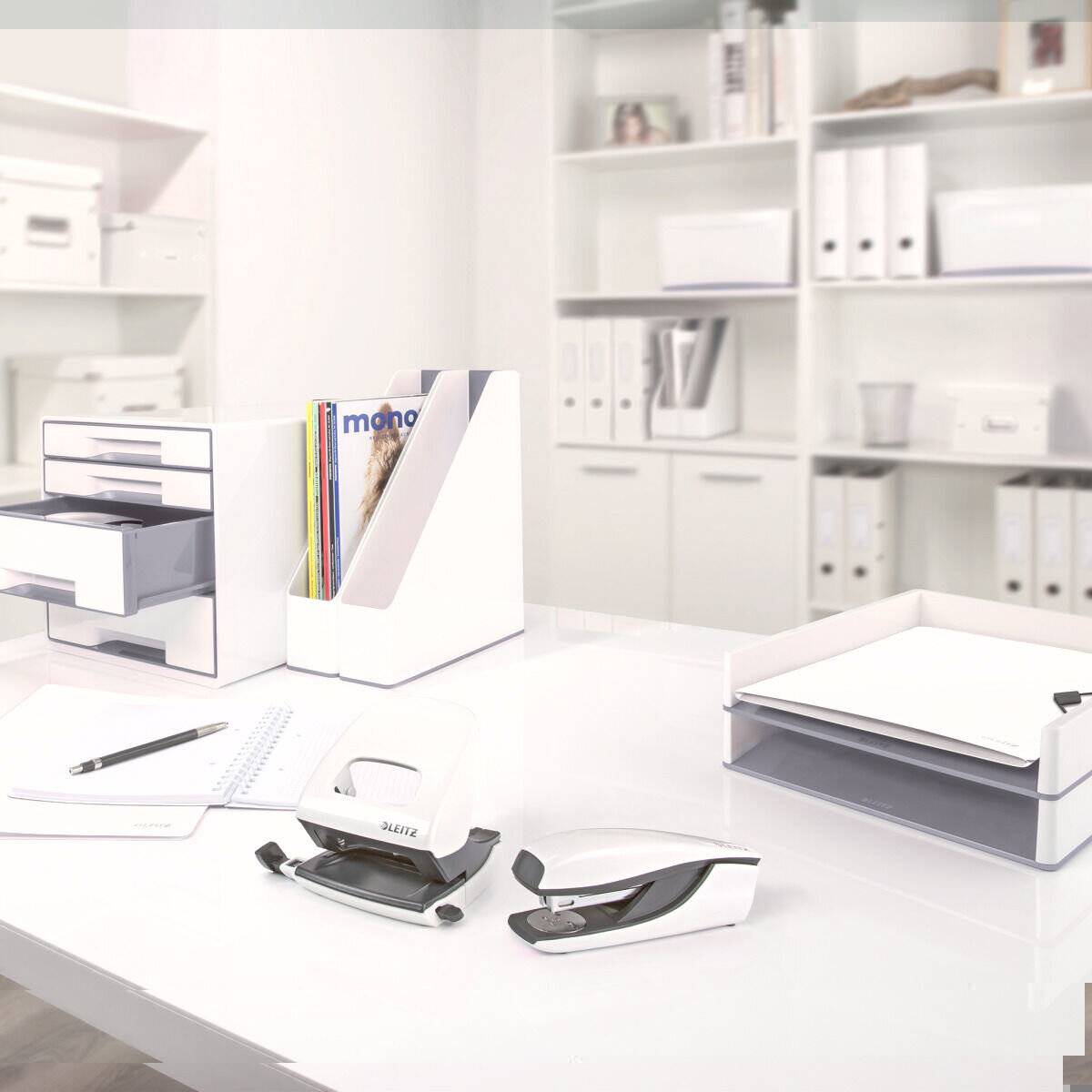 LEITZ Klemmbrett WOW 3971 DIN A4 weiß Kunststoff