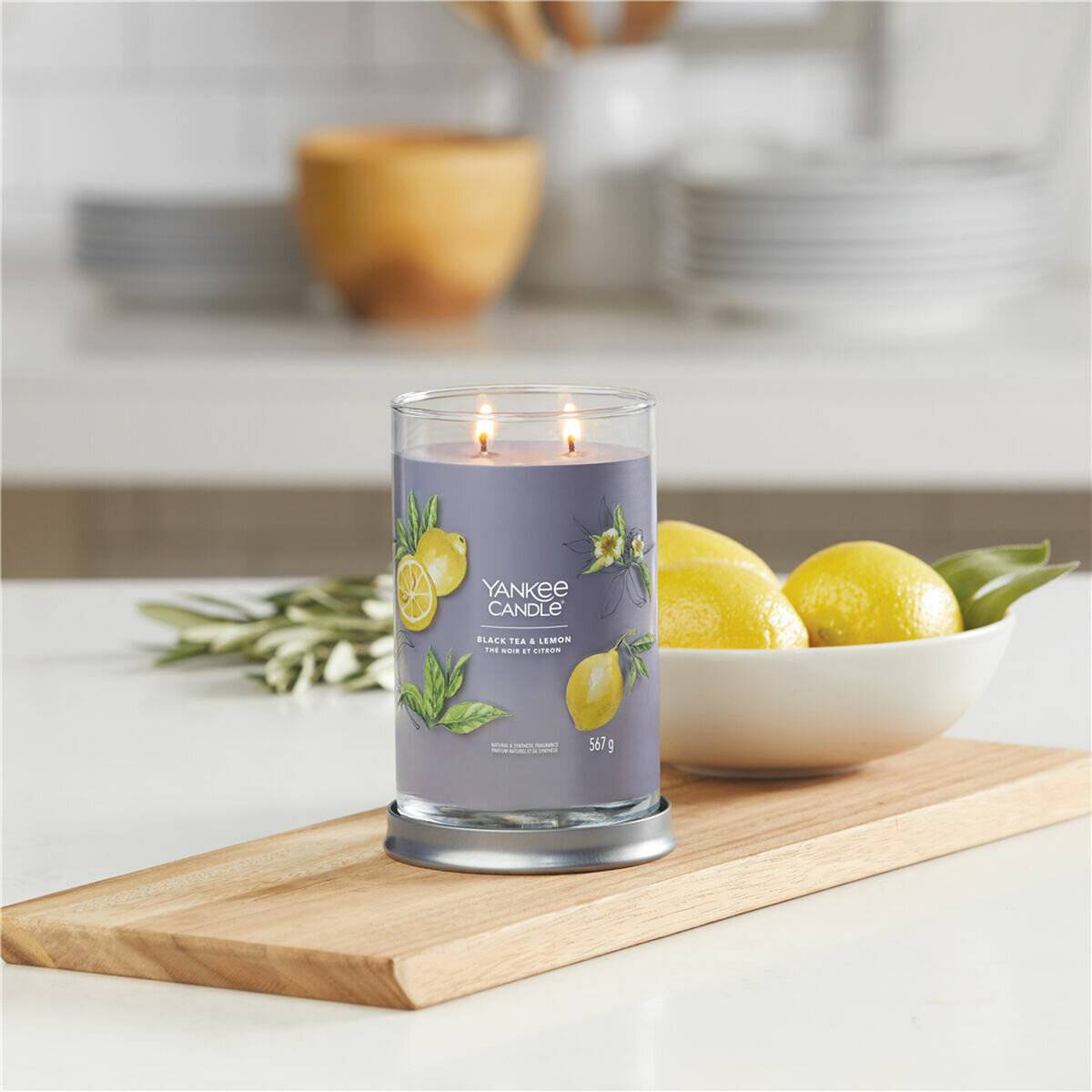 Aromatic candle Signature tumbler large Black Tea & Lemon 567 g