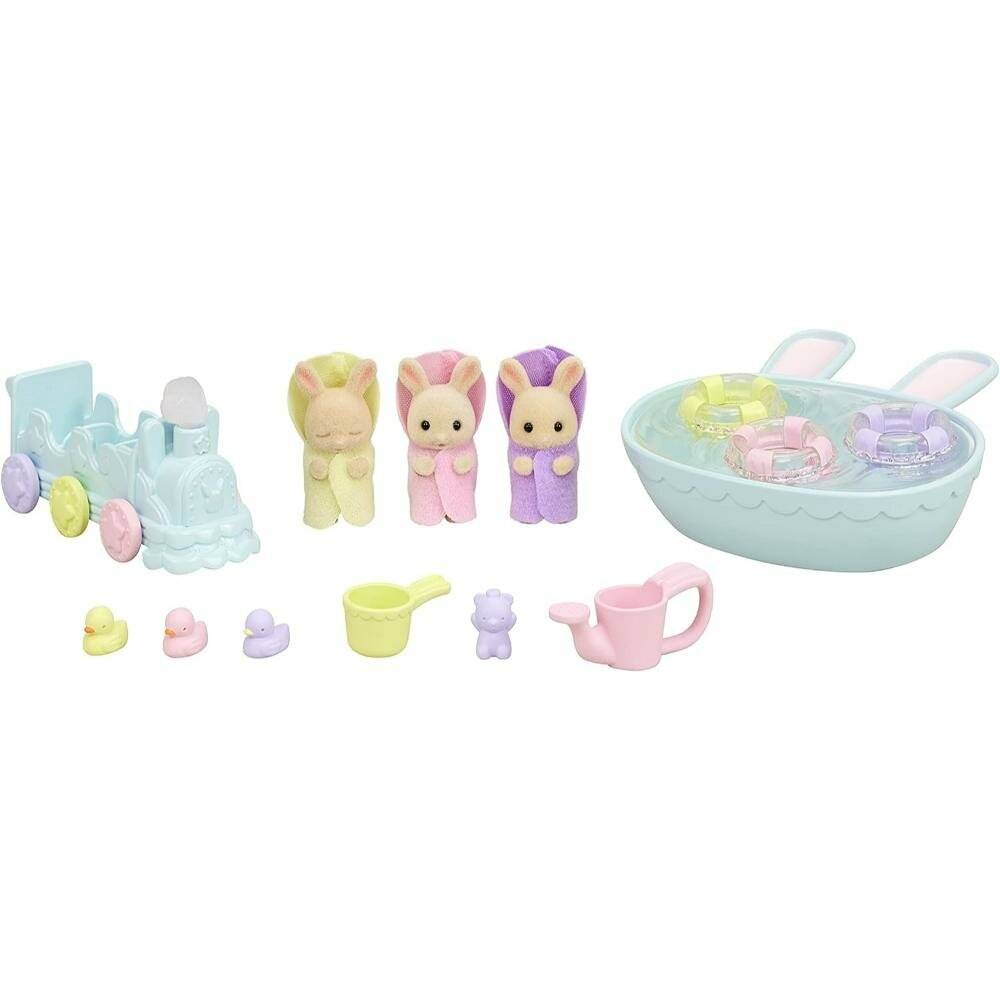 Pastellfarbenes Häschen-Spielzeugset mit drei Plüschkaninchen, einem hasenförmigen Korb, einem kleinen Fahrzeug und Miniaturzubehör wie Tassen, einem Teddybär und Enten.