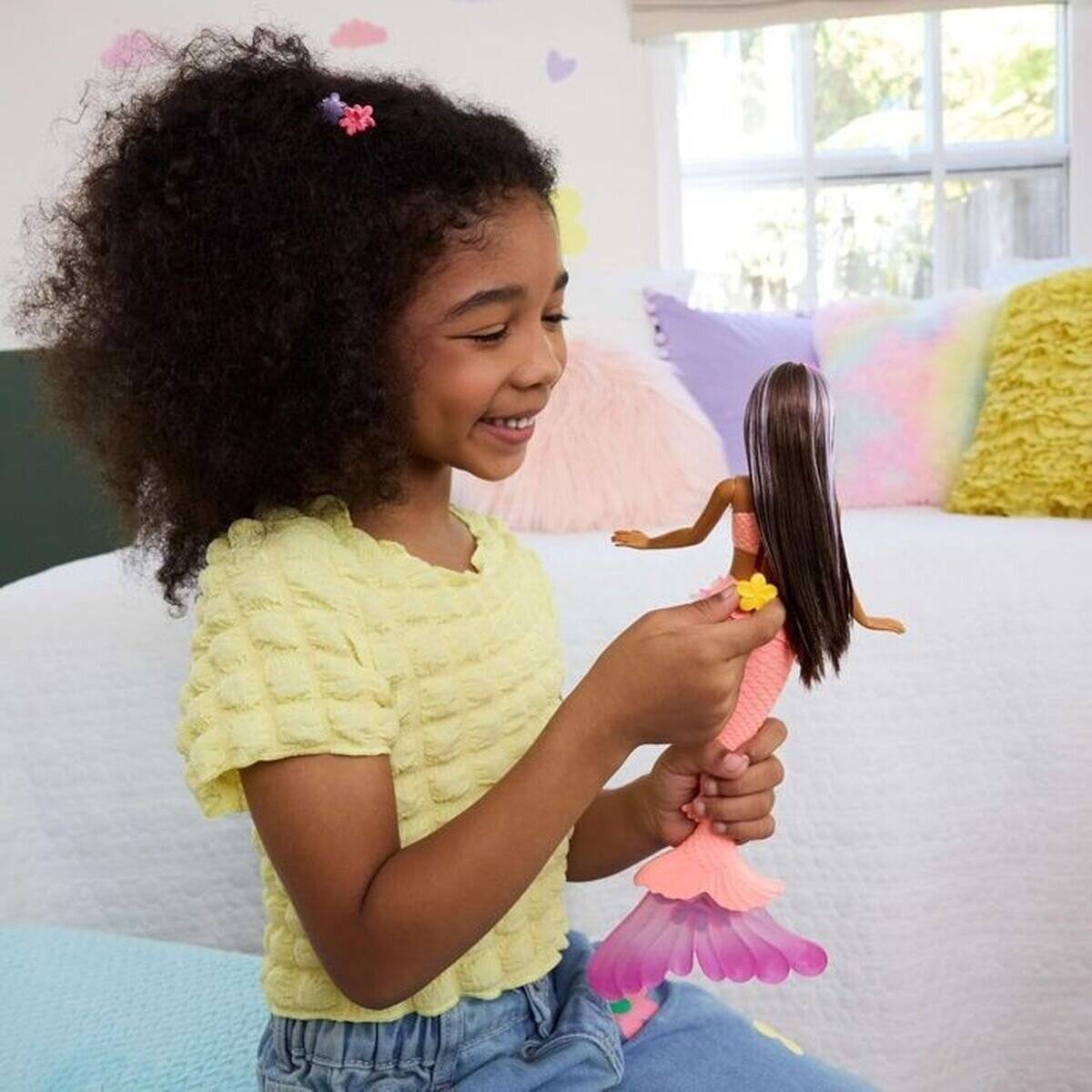 Barbie Flower Magic Meerjungfrauen-Spielzeugpuppe mit magischer Überraschungsblüte und perlenbesetztem Haarreif