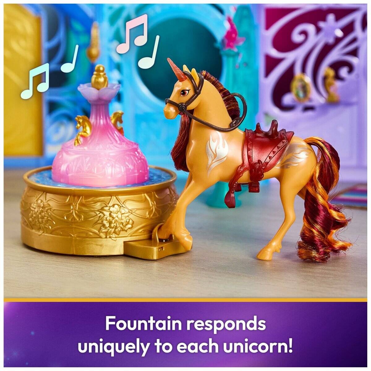 Spielzeug-Einhornfigur steht neben einem rosa Brunnen mit Musiknoten; die Bildunterschrift lautet „Der Brunnen reagiert auf jedes Einhorn einzigartig!