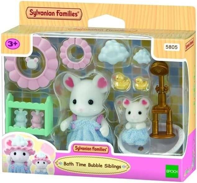Sylvanian Families 'Bath Time Bubble Siblings' Spielzeugset in einer Fensterbox, das zwei weiße Mausfiguren und Badezubehör zeigt.