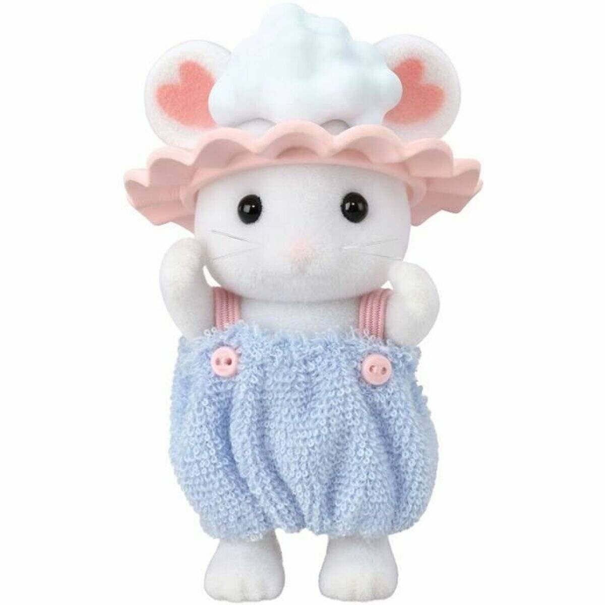 Weißes plüschiges Mausspielzeug mit einem rosa Blumenhut und blauen Overalls, das vor einem einfachen Hintergrund steht.