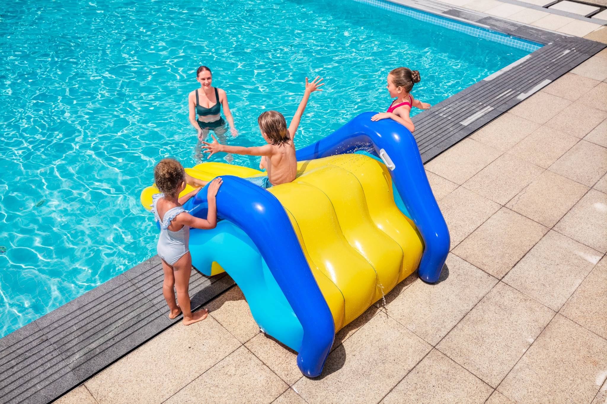 Bestway Extragroße Poolrutsche Wasserrutsche Waterslide Playcenter 247x124x100cm