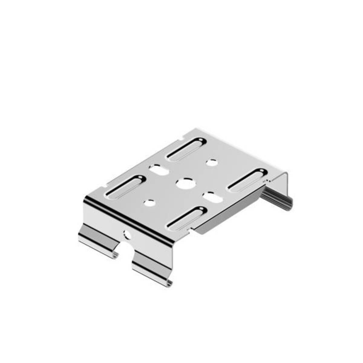 Silbernes Metallmontagehalter mit Schlitzlöchern und umgebogenen Seitenlaschen, dargestellt auf weißem Hintergrund.