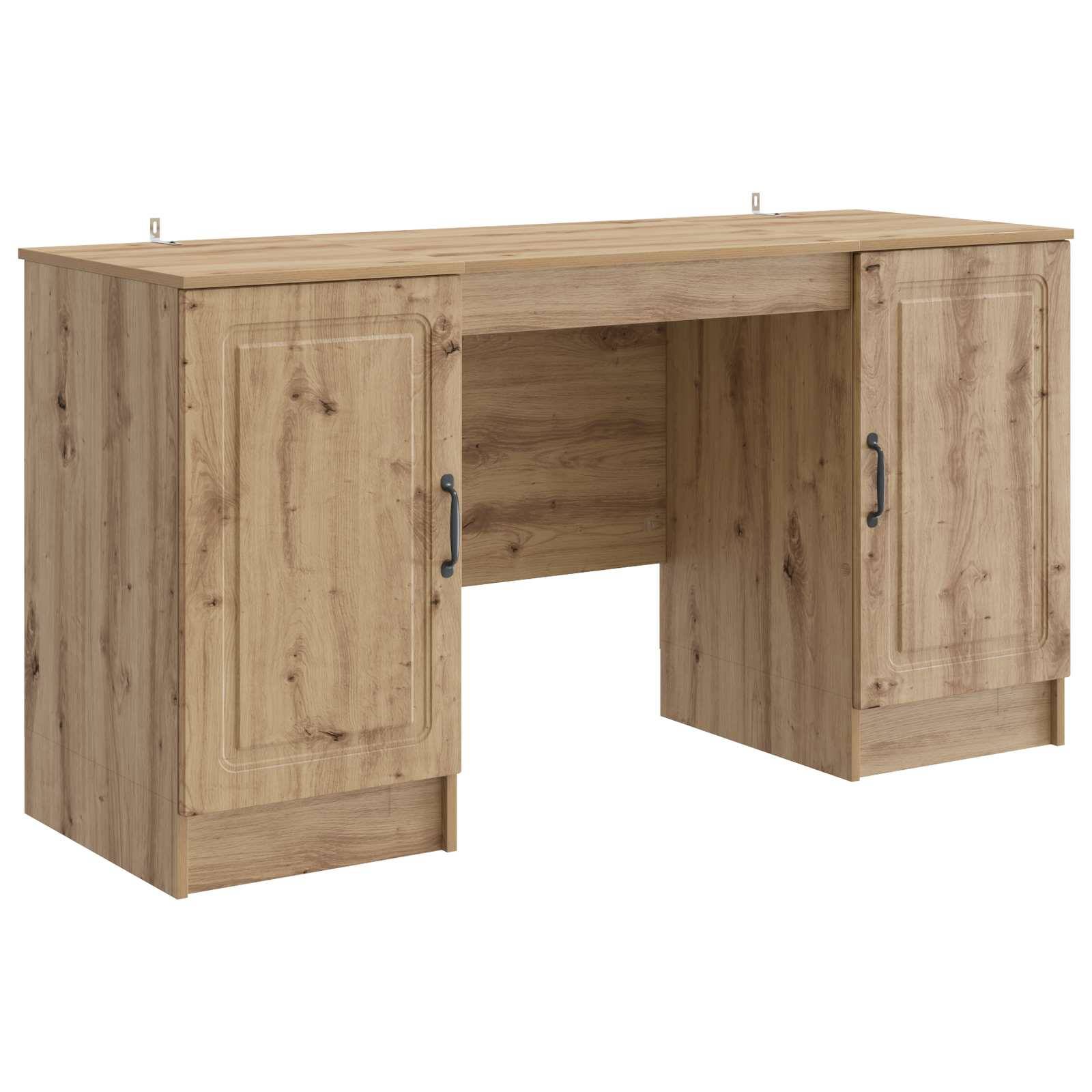Holzschreibtisch mit zwei Schranktüren und zentralem offenem Beinraum, dargestellt auf weißem Hintergrund.