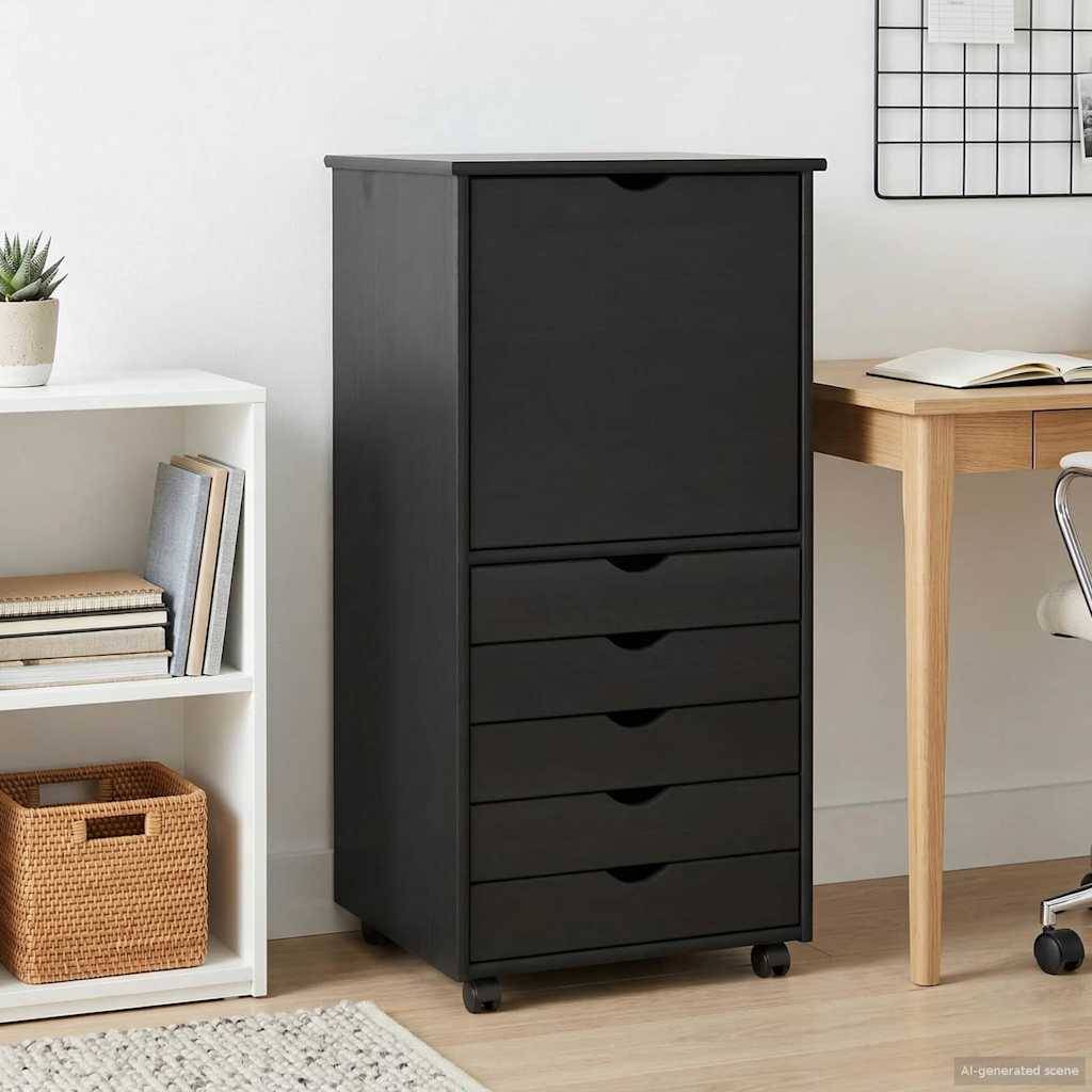 Schwarzes fahrbares Bürolagerschrank mit einer hohen Tür und vier Schubladen zwischen einem weißen Regal und einem Holzschreibtisch in einem Homeoffice.