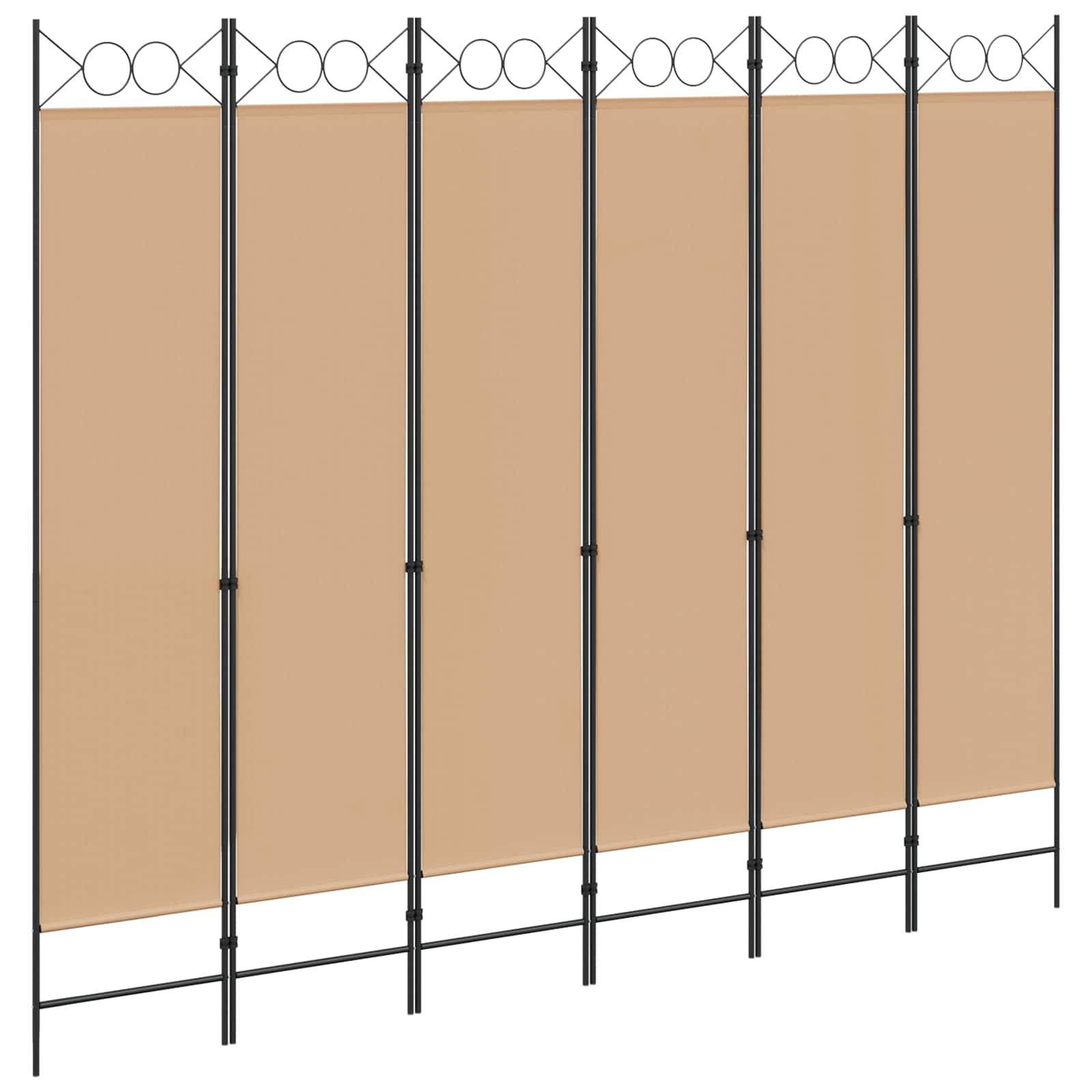 Beiger Datenschutzzaun mit schwarzen Metallpfosten und oben angebrachtem Stacheldraht, dargestellt als Sicherheitsschrankpanel.